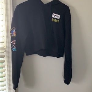 Black NASA crop top swestshirt